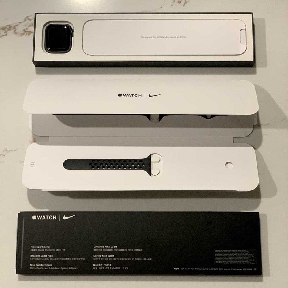 Apple Watch Nike SE 40mm Space Gray Black Nike Sport Bands GPS